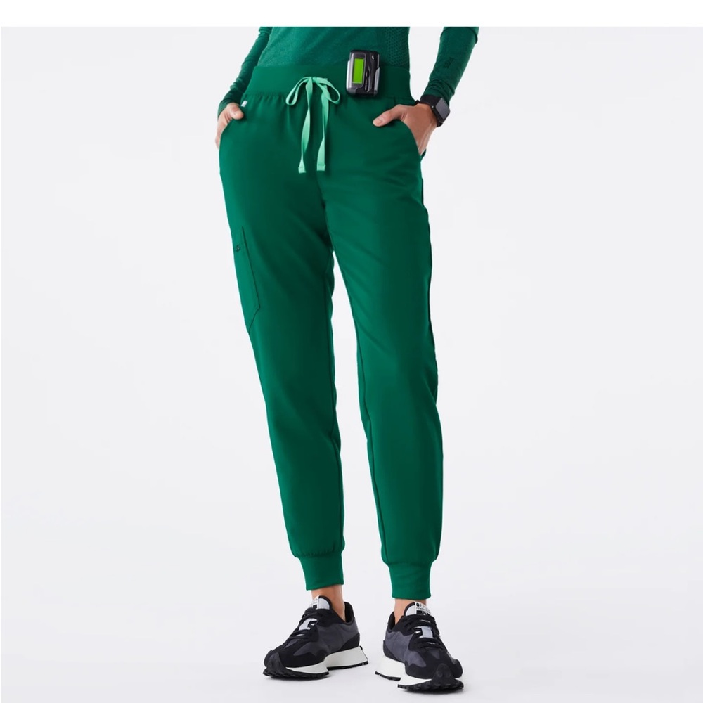 Zamora Joggers in Hunter Green